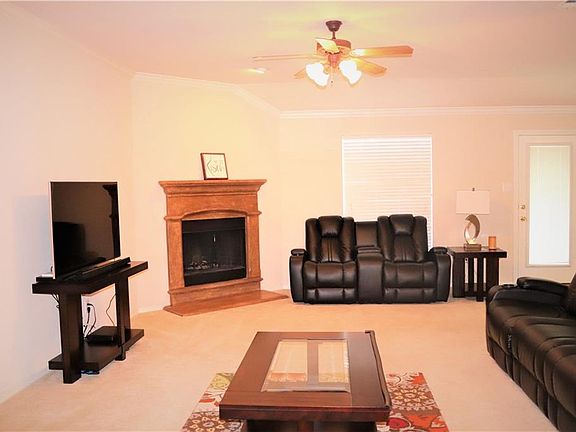 2nd image of 870 Derby Ct