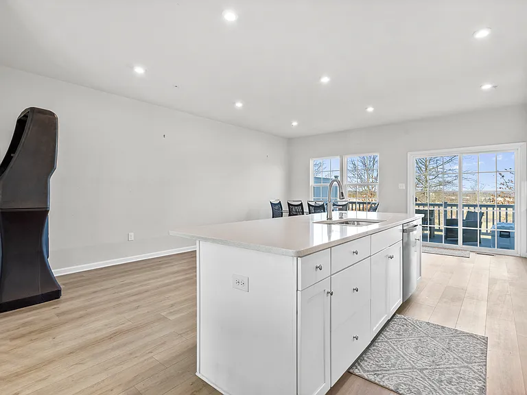 204 Station Dr — Photo 5