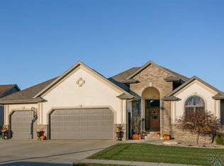 1900 W River Bluff Dr, Brandon, SD 57005