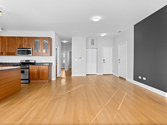 5th image of 7526 N Seeley Ave APT 303
