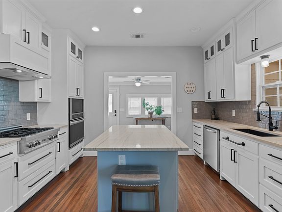 2nd image of 700 Elm St