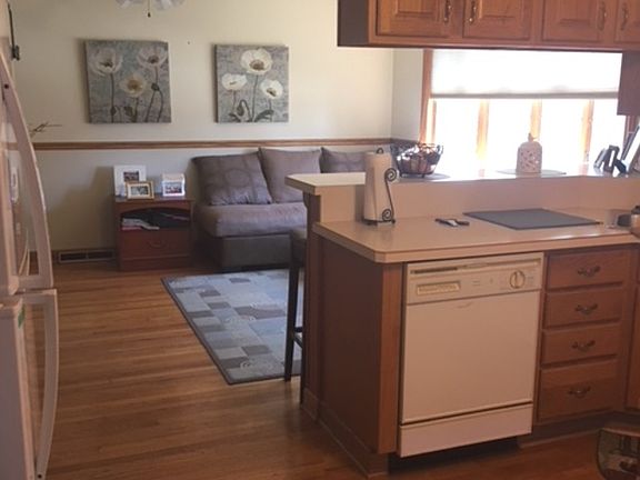 5th image of 122 N Pamela Dr