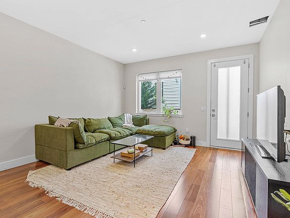 5th image of 1838 Frankford Ave #1