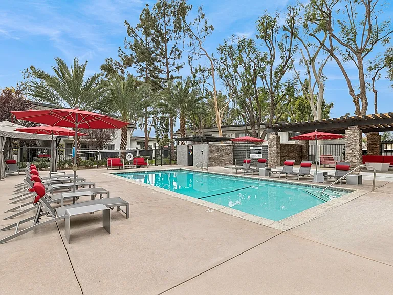Monte Vista Apartment Homes — Photo 8
