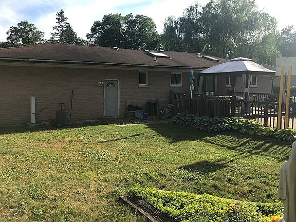 2nd image of 3650 Lakewood Dr