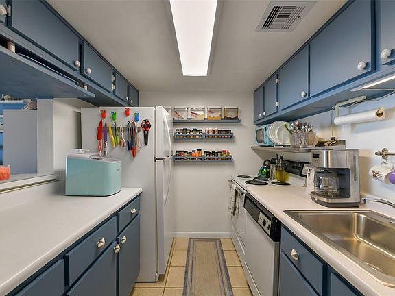 3rd image of 7310 Seawall Blvd APT 207