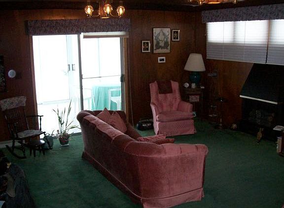 4th image of 455 Moore Ave