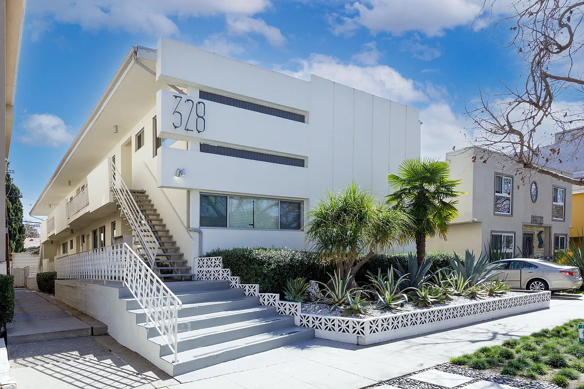 Building Photo - 328 S Rexford Dr