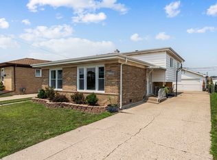3837 Emerson Dr, Schiller Park, IL 60176