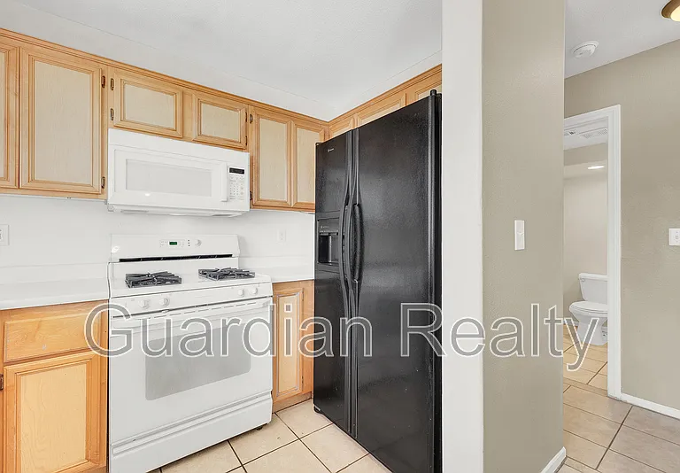 76 Belle Maison Ave — Photo 8