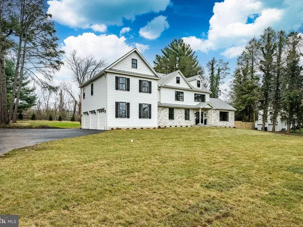 1427 Sugartown Rd, Berwyn, PA 19312