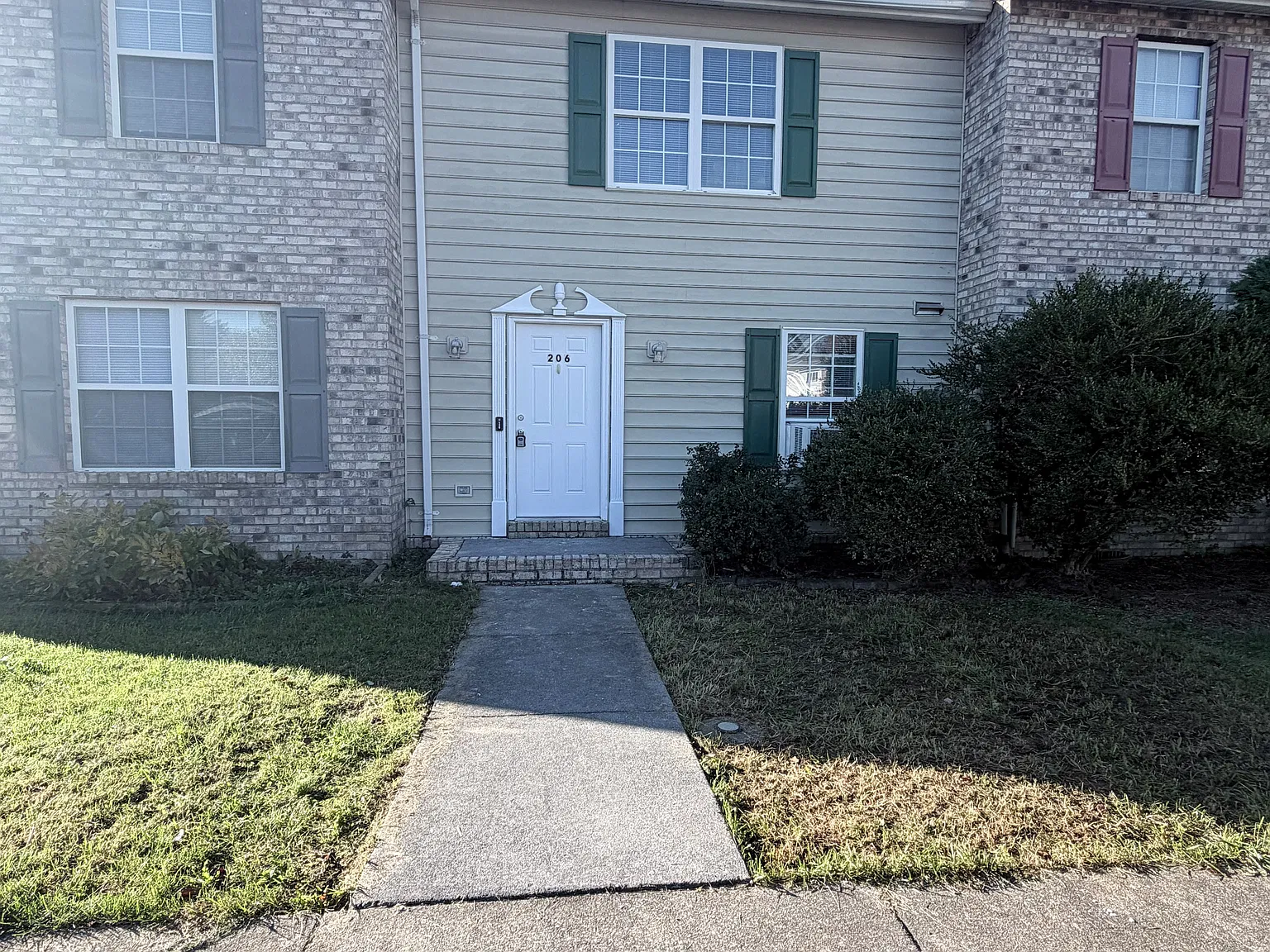 206 Freeton Ct — Photo 1