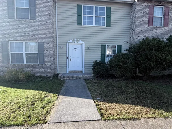 206 Freeton Ct, Stephens City, VA 22655