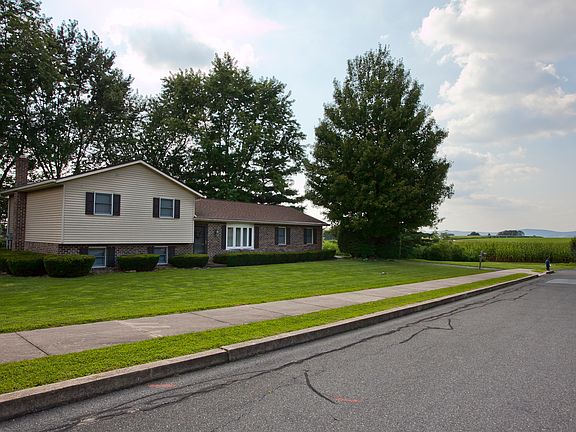 Beautiful farmland view-culdesac