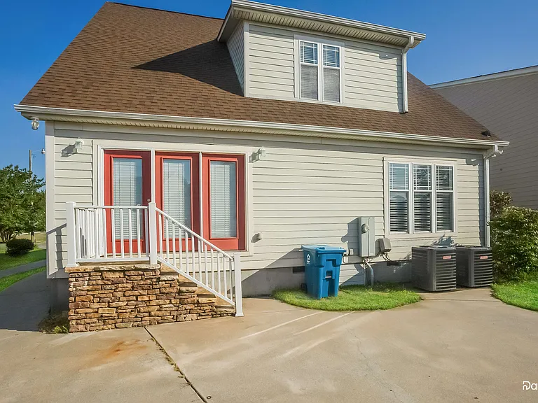 1402 Troon Dr — Photo 14