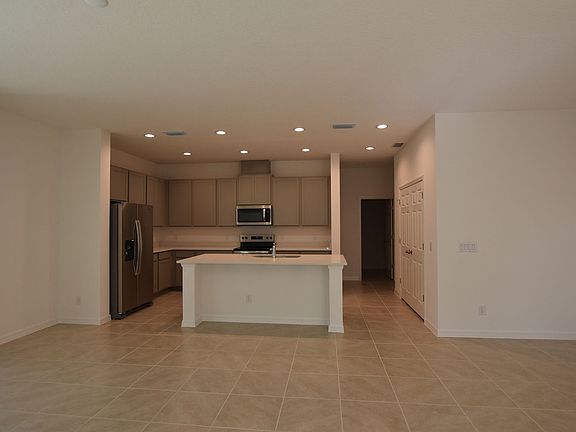 2nd image of 3024 Heart Lake Dr