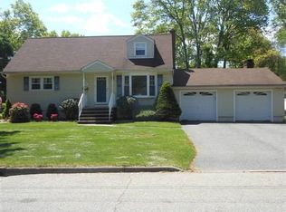 23 Van Riper Ave, Pompton Plains, NJ 07444
