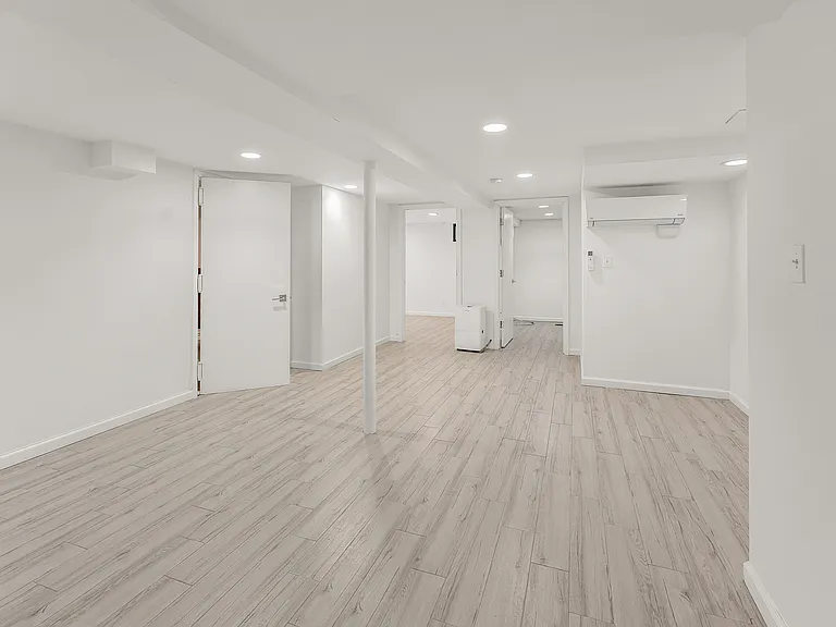851 Hart St #1 — Photo 15
