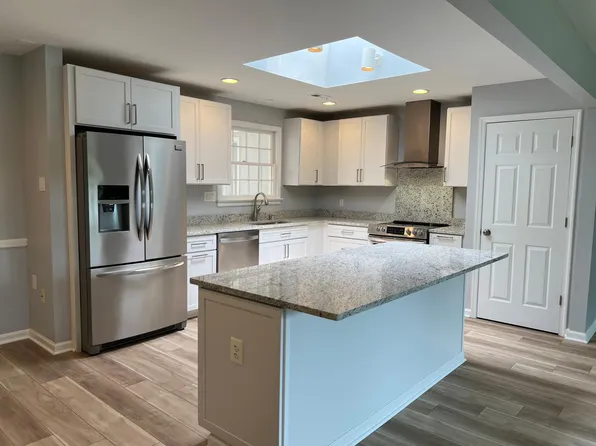 8032 Idylwood Rd, Dunn Loring, VA 22027