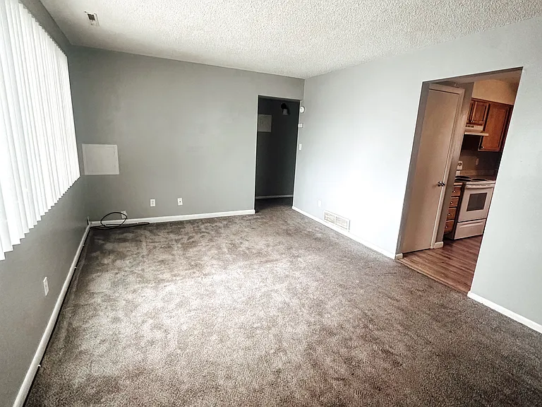 1627 W Maple St — Photo 21