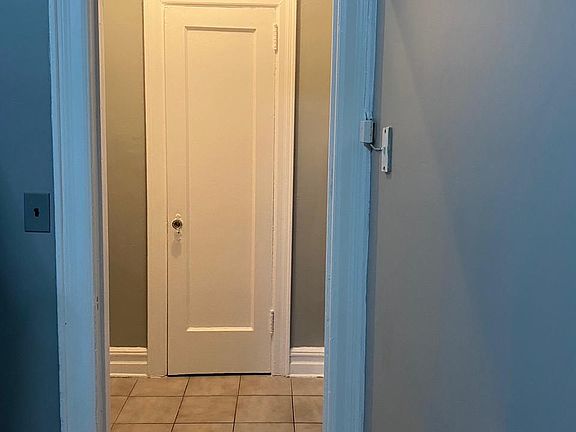 5th image of 4240 Byron Ave APT 1B
