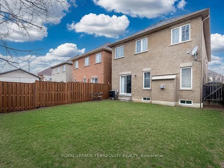 3926 Candlelight Dr — Photo 50