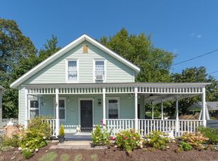 33 Center St E, Niantic, CT 06357
