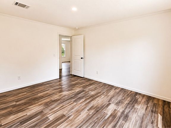 5th image of 2833 NW 62nd Ave