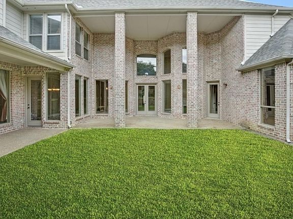 2nd image of 5037 Lorraine Dr
