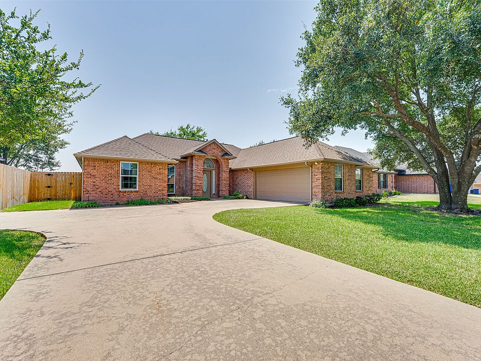 1st image of 1203 Louise Ln