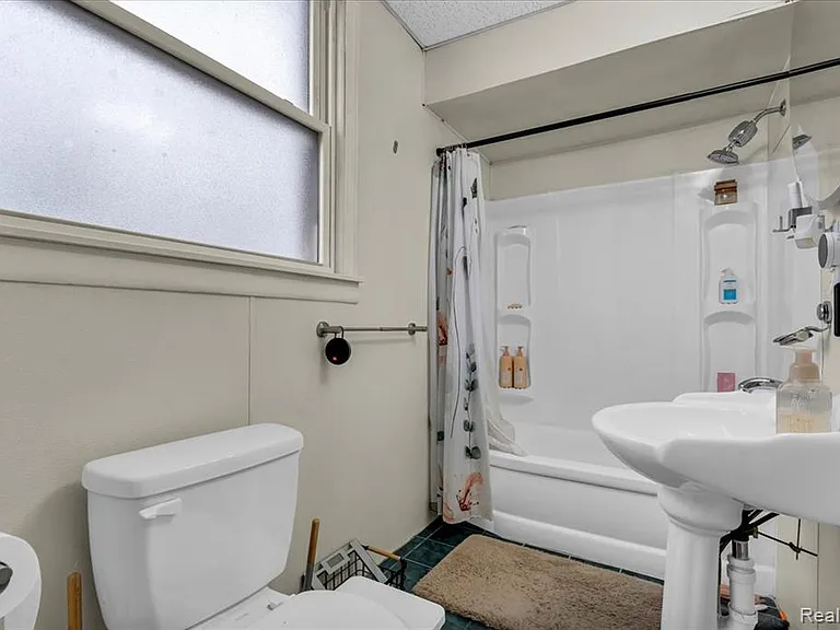 447 Sycamore St #1 — Photo 14