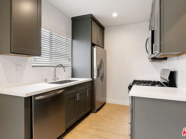 3314 S Mentone Ave #9 — Photo 3