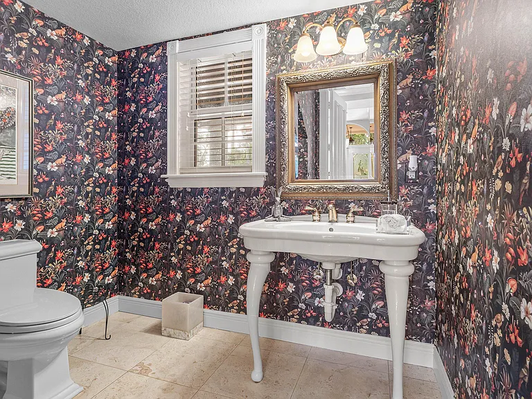 2 Firestone Cir — Photo 32