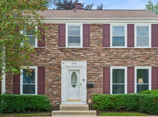 1866 Wellington Pl, Hoffman Estates, IL 60169