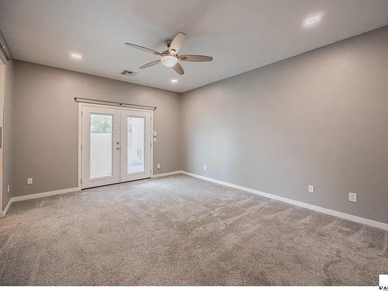 7111 S 21st Dr — Photo 12