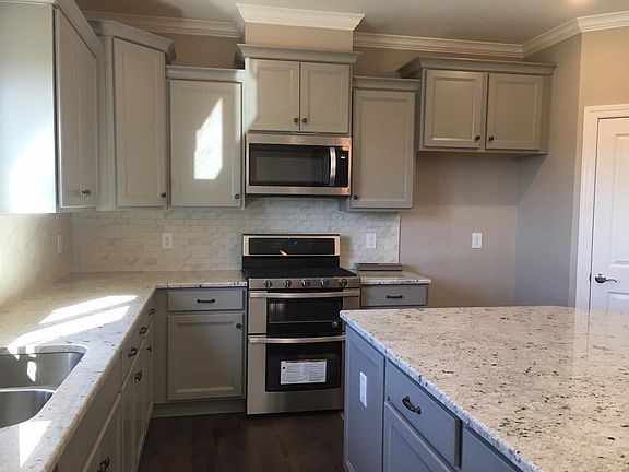4th image of 3077 Oxford Dr #418-lot 418