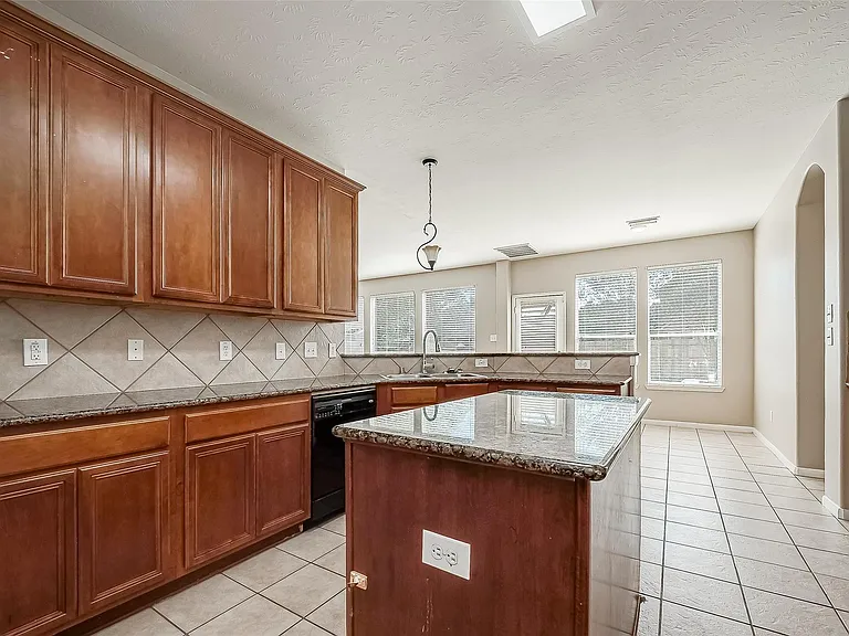 2118 Long Trail Path Ct — Photo 13