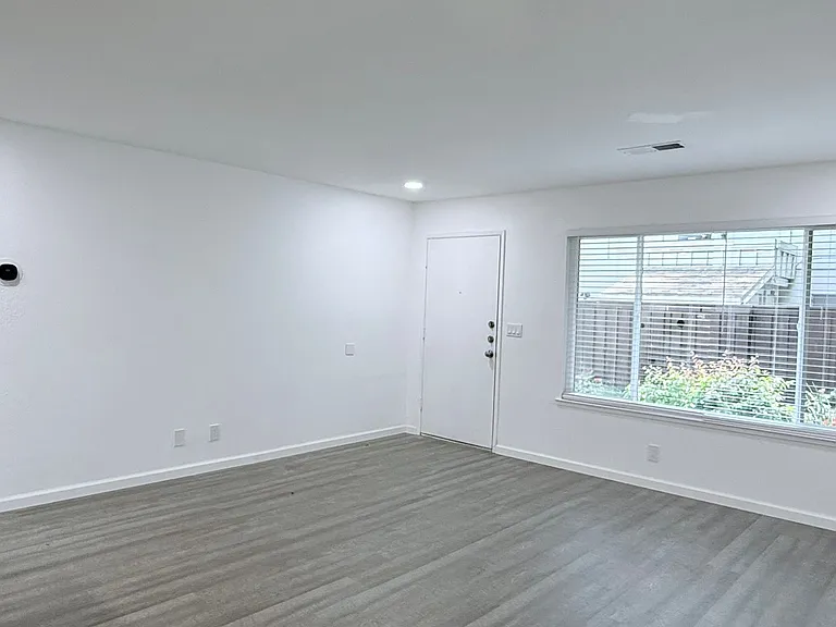 481 Carillo Ct — Photo 6