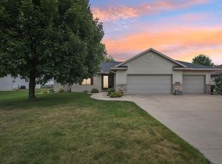 135 Vega Dr, Arlington, WI 53911