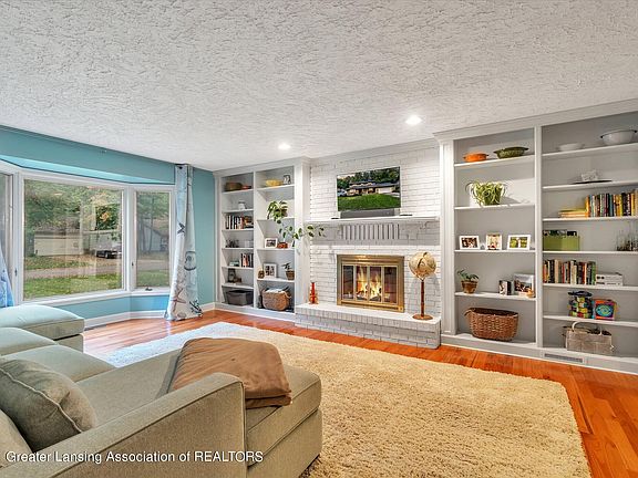 2nd image of 1812 Opaline Dr