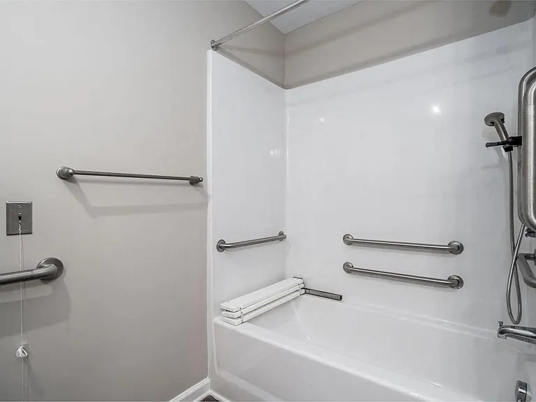 Northlake Center Apartments — Photo 13
