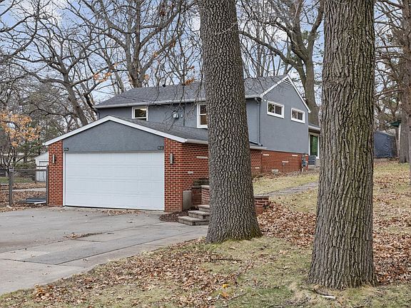 2nd image of 735 Warner Ave N