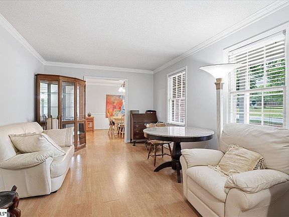4th image of 104 Cannon Cir
