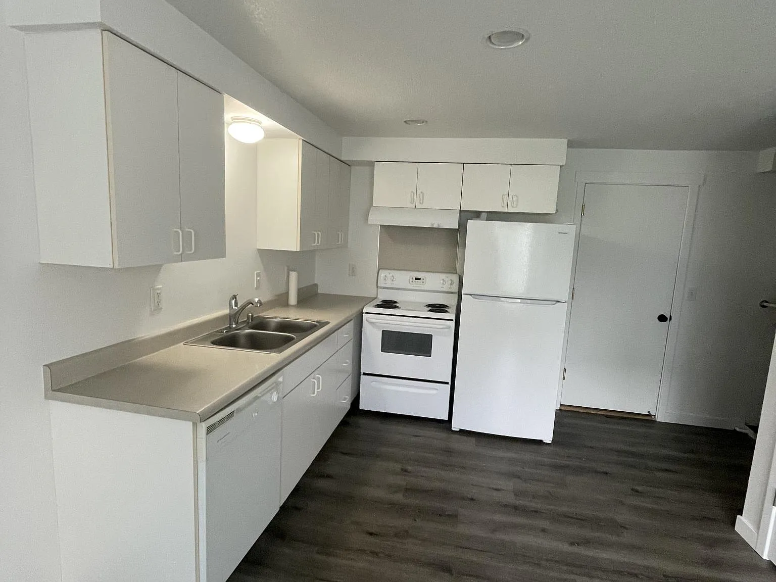 2 bed, 1.5 bath, $1,495 — Photo 2
