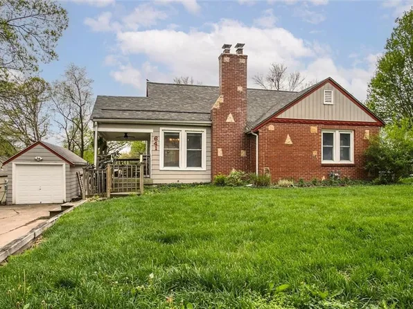 641 NE 42nd St, Kansas City, MO 64116