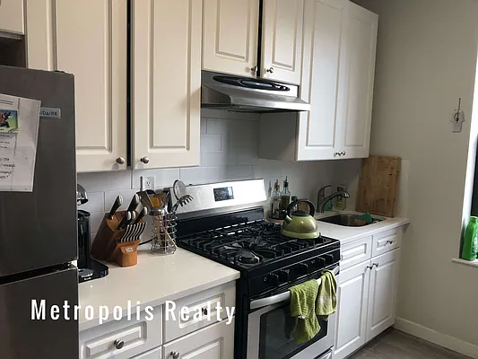 Rented by Metropolis International Realty Inc. | media 4