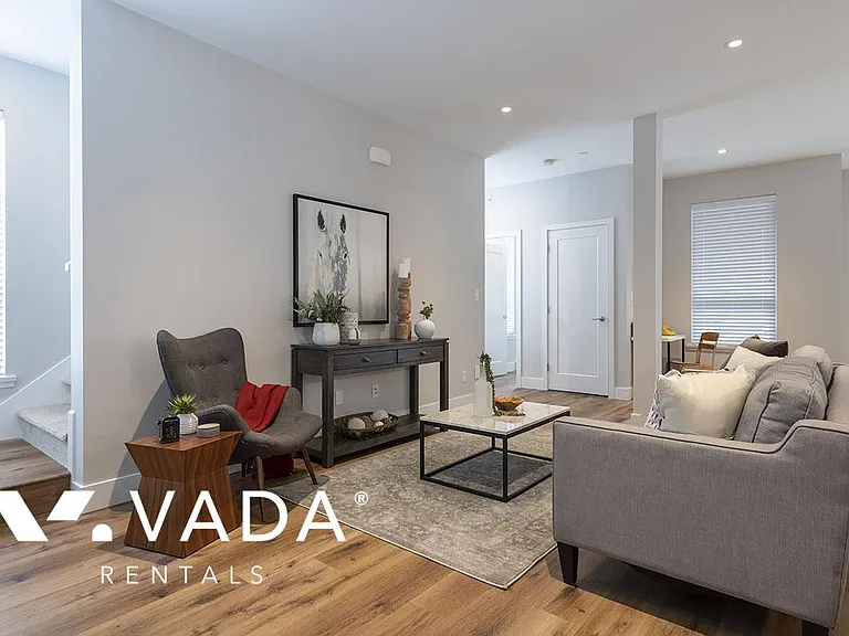 4771 54a St #10 — Photo 5