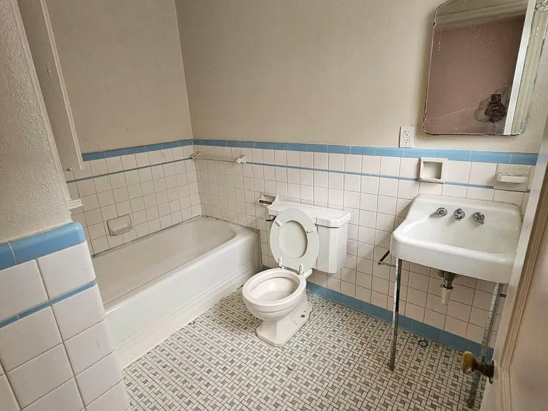2167 Washington Ave #2 — Photo 4
