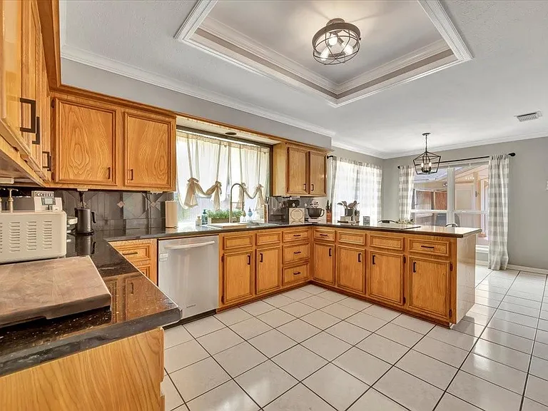 15402 Willow Shores Dr — Photo 24