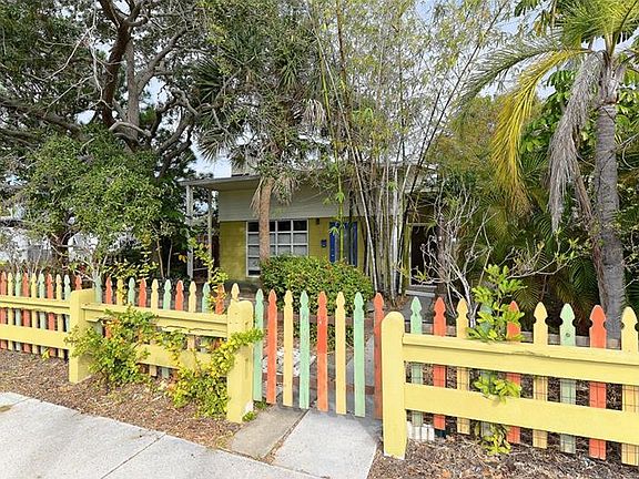 4th image of 328 Miami Ave W
